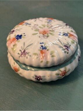 Vintage Floral Hand-Painted Porcelain Trinket Box - White with Pastel Flowers